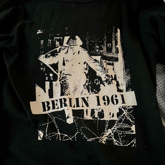 Brandy Melville long sleeve black Berlin 1961 Never worn - Picture 1 of 2